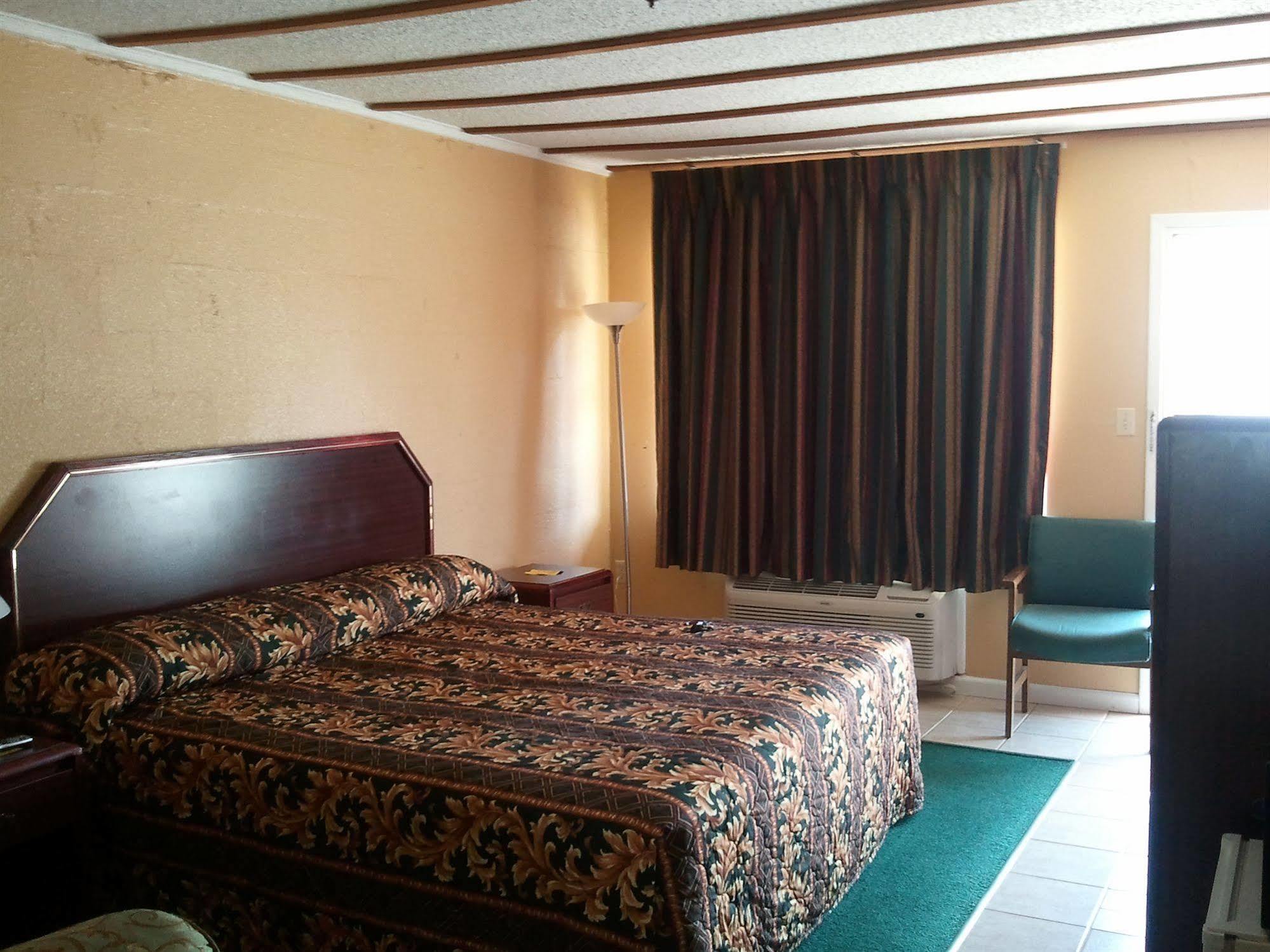 Holiday Motel Hugo Buitenkant foto